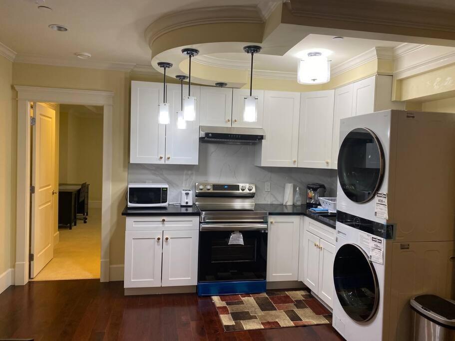 Spacious Modern New Suite Vancouver Extérieur photo