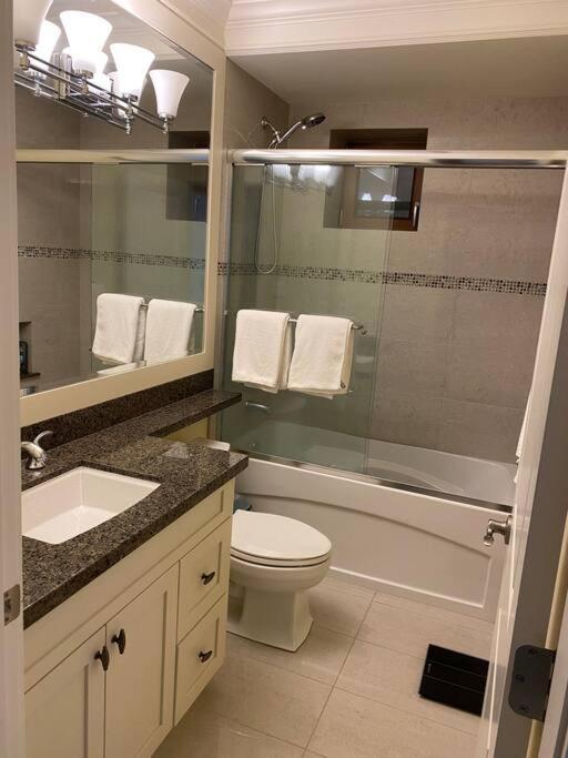 Spacious Modern New Suite Vancouver Extérieur photo