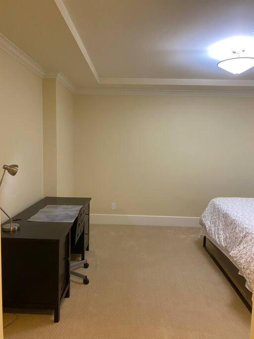 Spacious Modern New Suite Vancouver Extérieur photo