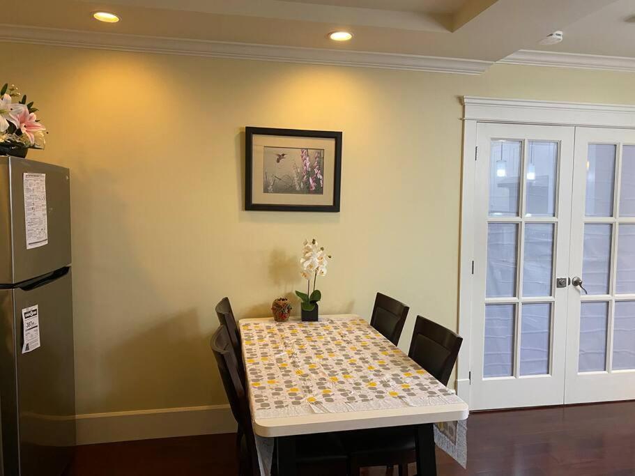 Spacious Modern New Suite Vancouver Extérieur photo